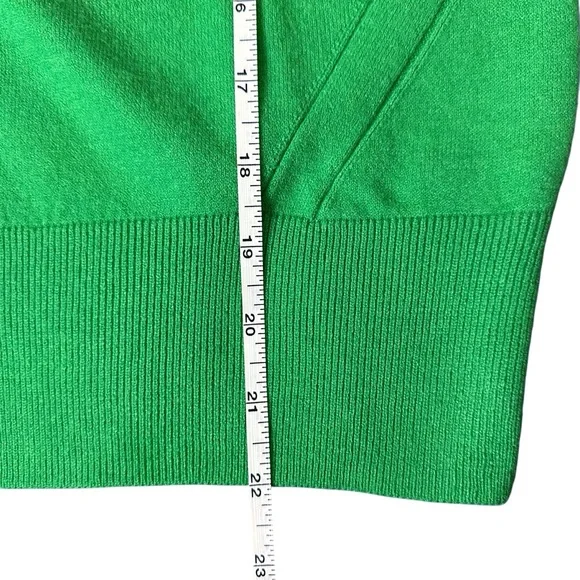 A New Day Women’s Medium Button Down Cardigan Sweater Bright Kelly Green V-Neck - Picture 13 of 13